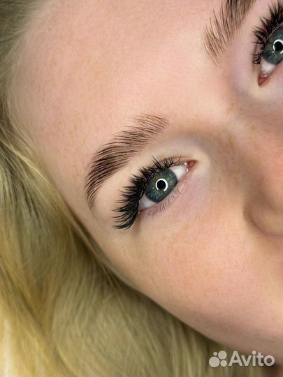 Модель на наращивание ресниц