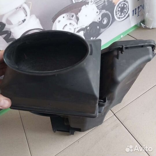 Корпус воздушного фильтра Renault