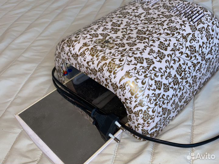 Лампа для маникюра и педикюра фирма 