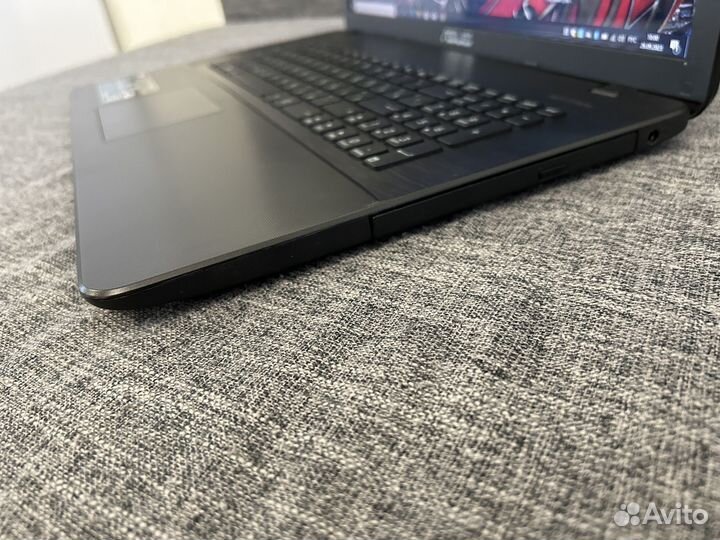 Asus 17.3 i3/8GB/SSD256/Nvidia820M 2GB