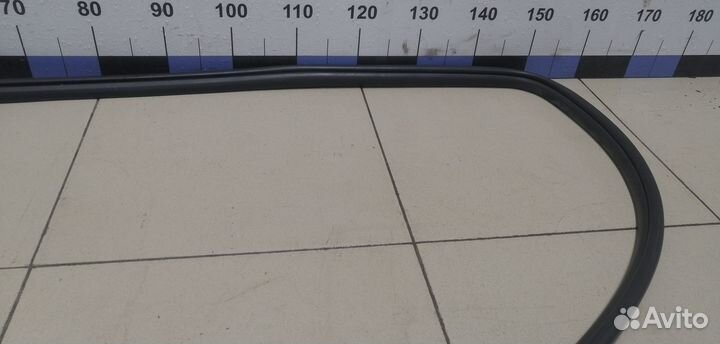 Уплотнитель (внутри) RAV 4 2013