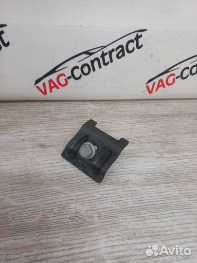 Крепление АКБ Volkswagen