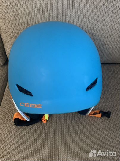 Шлем для котания на лыжах