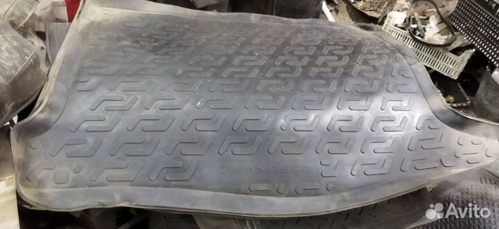 Продам коврик в багажник Renault Sandero(2 вида)