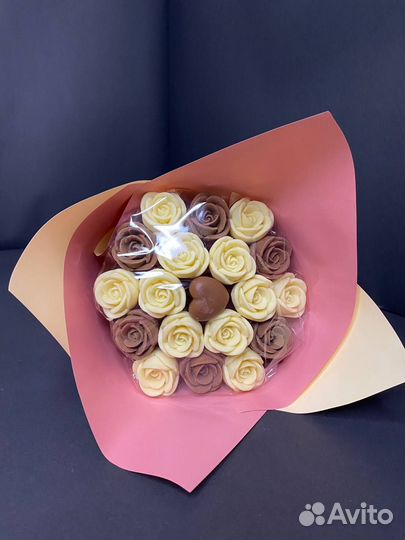 Букет из Шоколадных Роз и Сердца - 19 шт