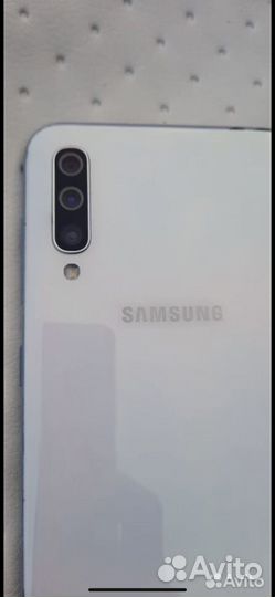 Samsung Galaxy A50, 4/64 ГБ
