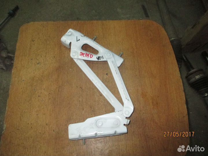 Петля крышки багажника левая Peugeot Пежо 408