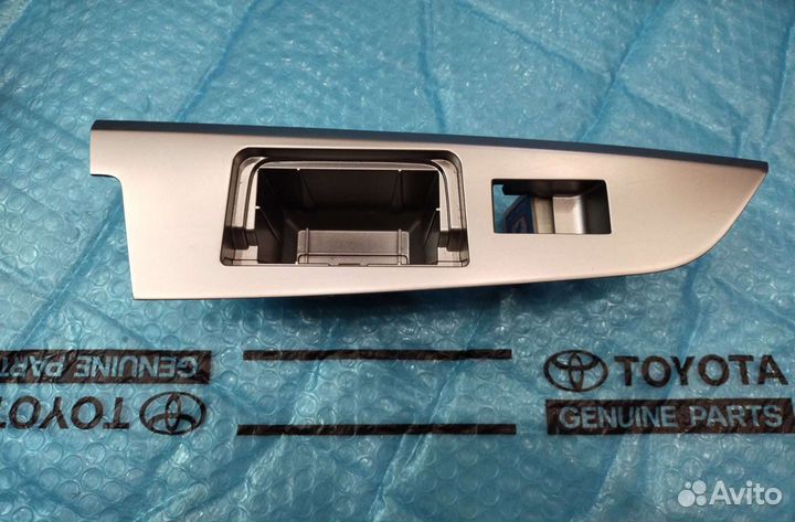 Накладка стеклоподъемника Ленд крузер 200 задняя R