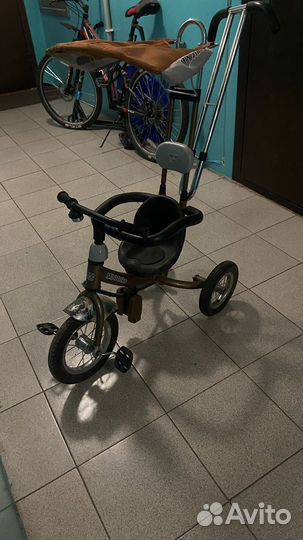 Трехколесный велосипед с ручкой