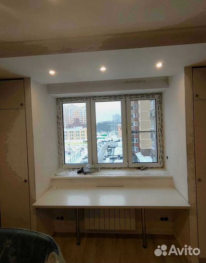 Рабочая зона в углу у окна