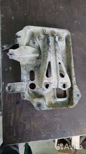 Площадка по акумулятор Тойота Королла Е150