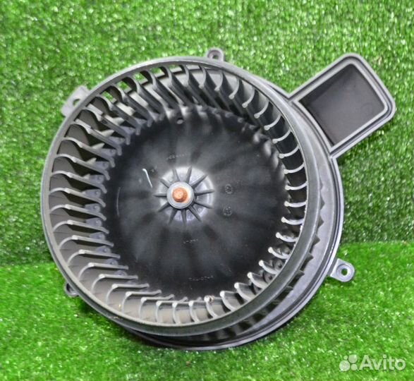 Моторчик печки jeep Гранд Чероки 4