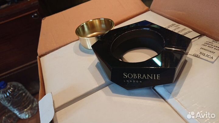 Пепельница для дома и бара. чёрный камень с латунн