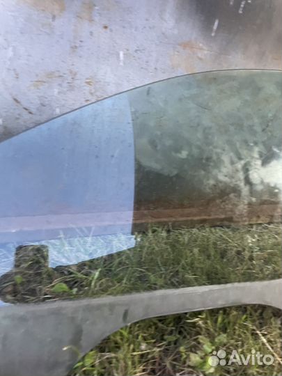 Стекло переднее левое VW Passat B5 1999г