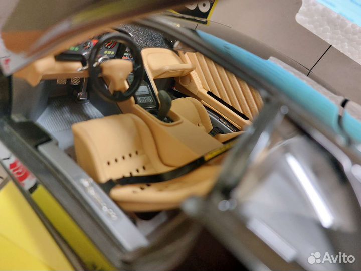 Коллекционная модель Lamborghini Diablo 1:18