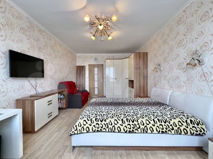 3-к. квартира, 90 м², 3/8 эт.
