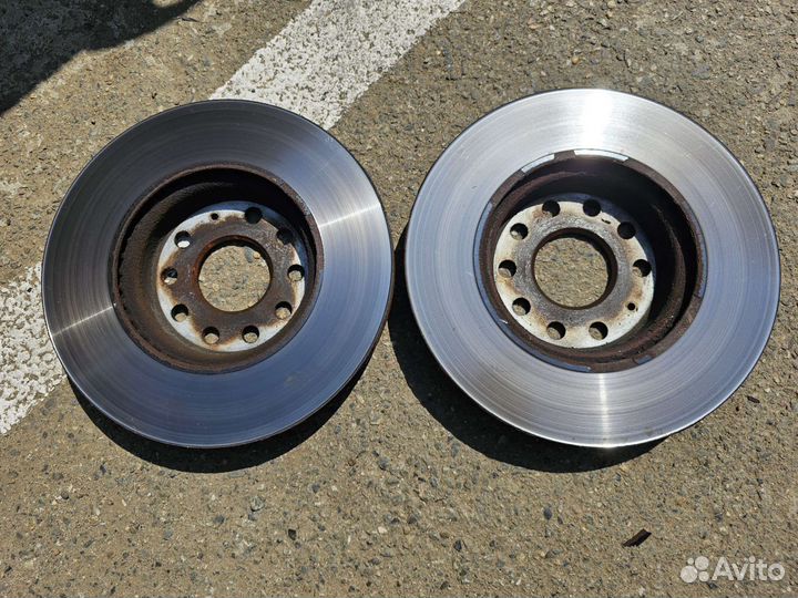 Передние тормозные диски и колодки Vag