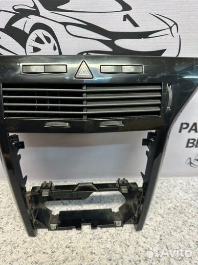 Рамка магнитолы Opel Astra H седан Z16XER 2010