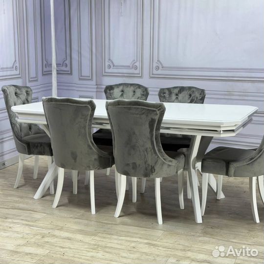 Стол и стулья