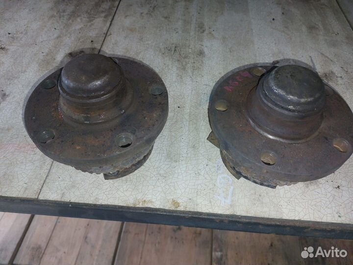 Задняя ступица с цапфой Audi 100 C4 A6 C4