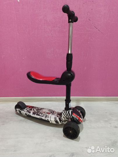 Самокат трехколесный с сиденьем