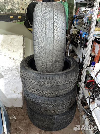 Bridgestone Blizzak LM-001 285/45 R21 113W