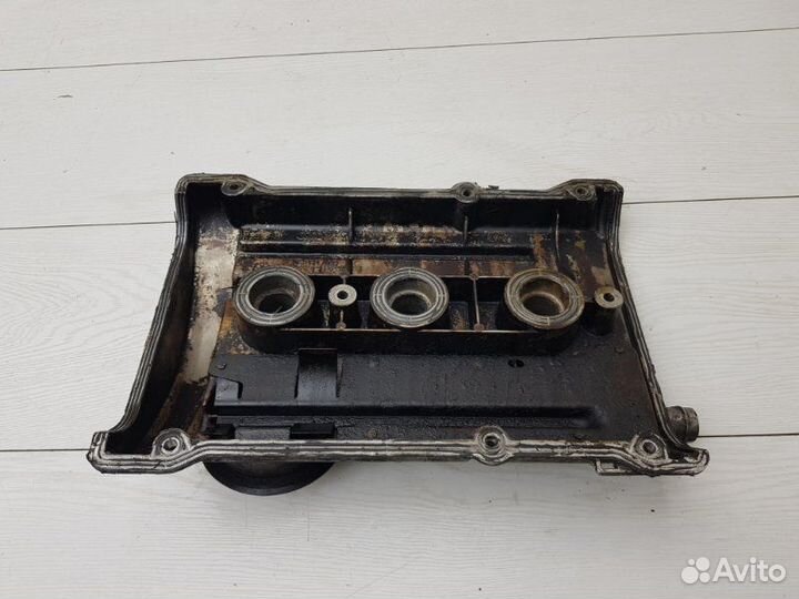 Клапанная крышка левая Audi A6 C5 AHA 1998