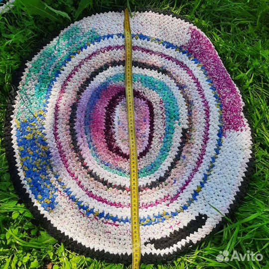 Круглый вязаный коврик