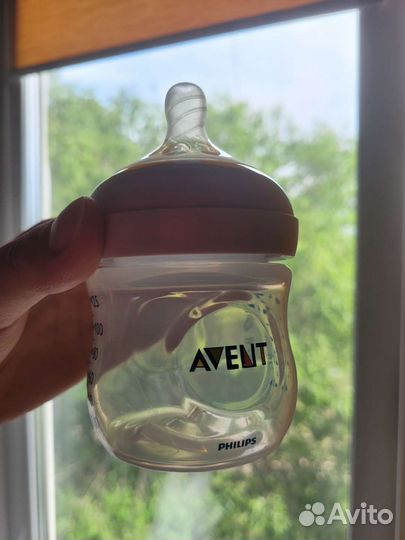 Бутылочка Avent Natural и 2 соски Avent Natural