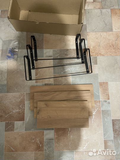 Полка настенная для книг