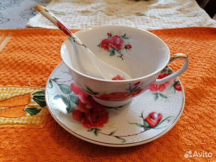 Чайные чашки с блюдцами