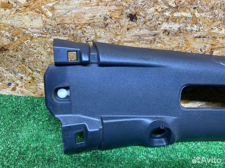 Обшивка стойки центральной Mercedes-Benz X-Class