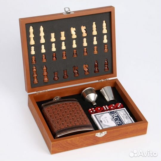 Подарочный набор с шахматами