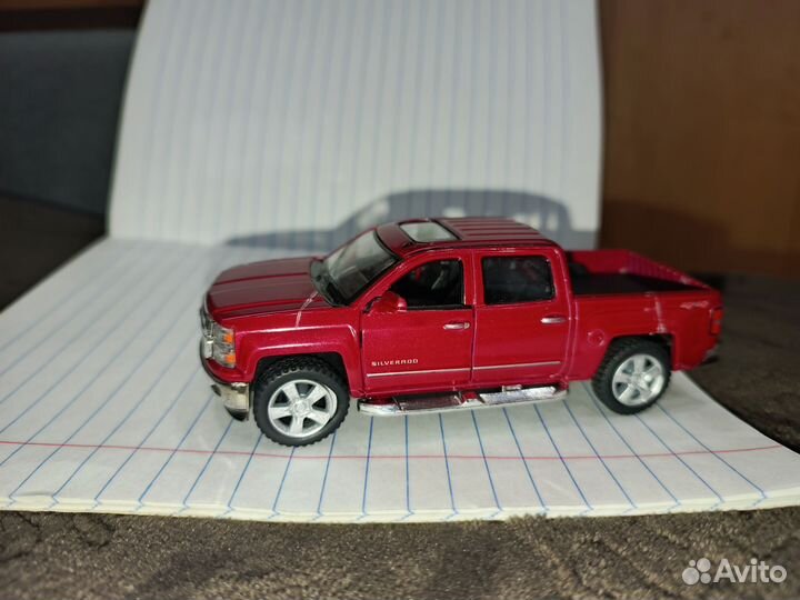 Модель автомобиля металл