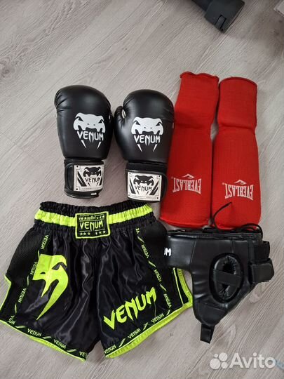 Перчатки для единоборств Venum