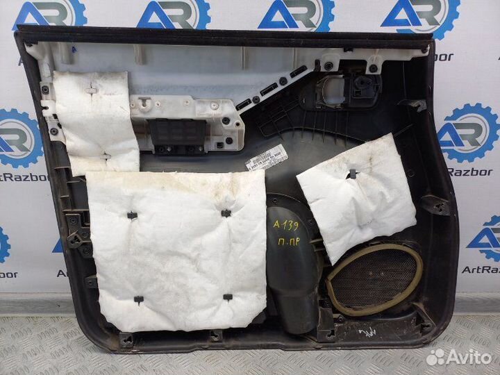 Обшивка двери передней правой Nissan Navara D40