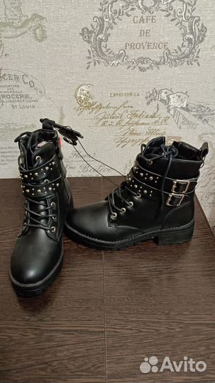 Новые Ботинки