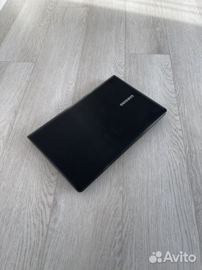 Ноутбук Samsung i7 radeon 16gb ssd 256gb 15.6