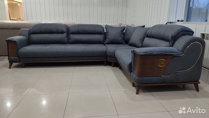 Большой угловой диван с креслом