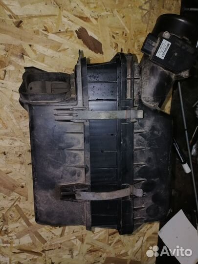 Корпус воздушного фильтра Митсубиси Лансер 10