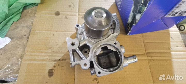 Помпа на subaru б/у 21111-AA320