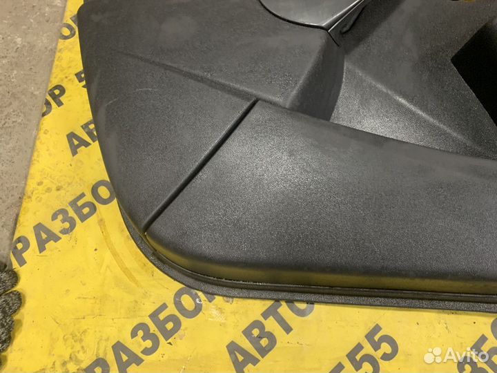 Обшивка двери передняя левая Renault Duster