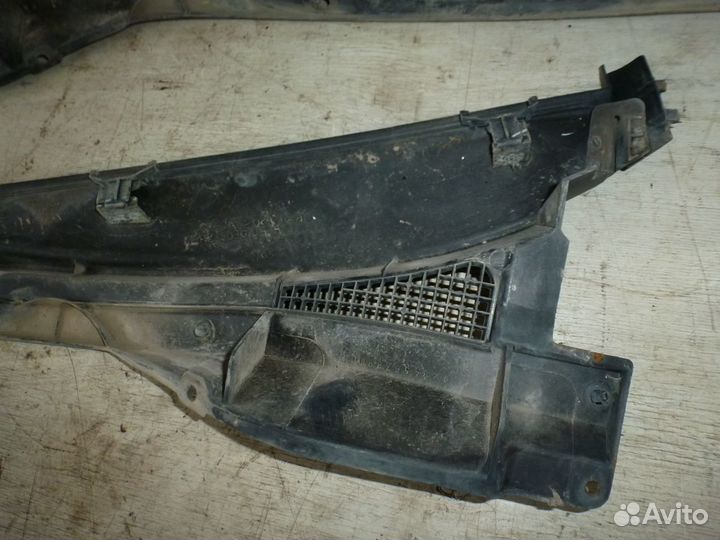 Жабо (пластик по лобовым стеклом) Ланцер 9