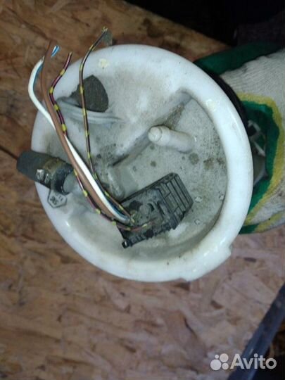 Топливный насос с датчиком уровня правый Bmw 330I