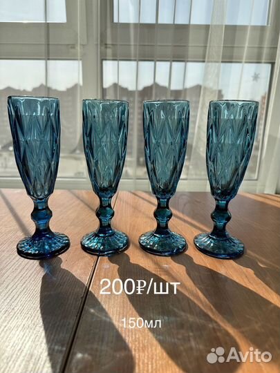 Красивая цветная посуда