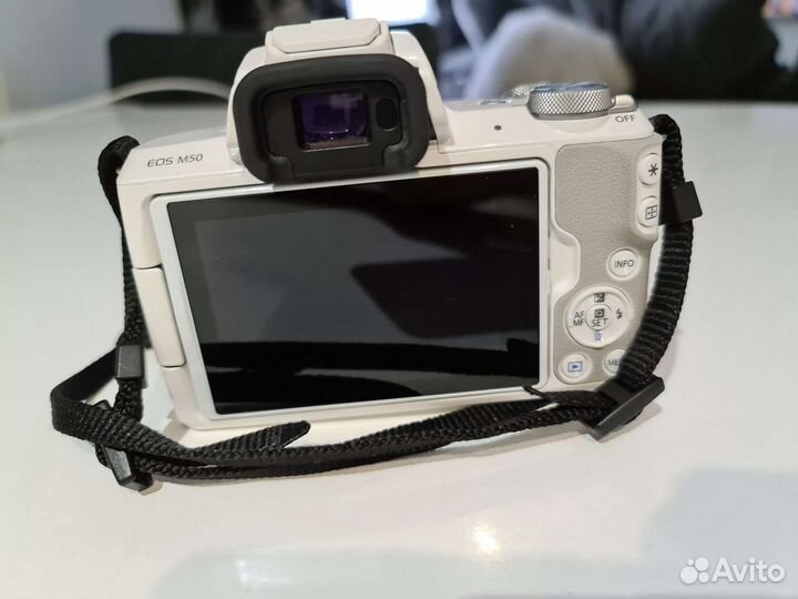 Беззеркальный Canon EOS M50 Kit c EF-M 18-150 mm