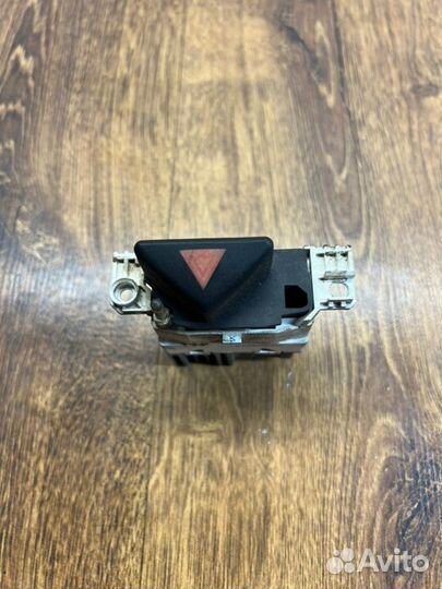 Кнопка аварийной сигнализации Ford Focus 1 седан 1
