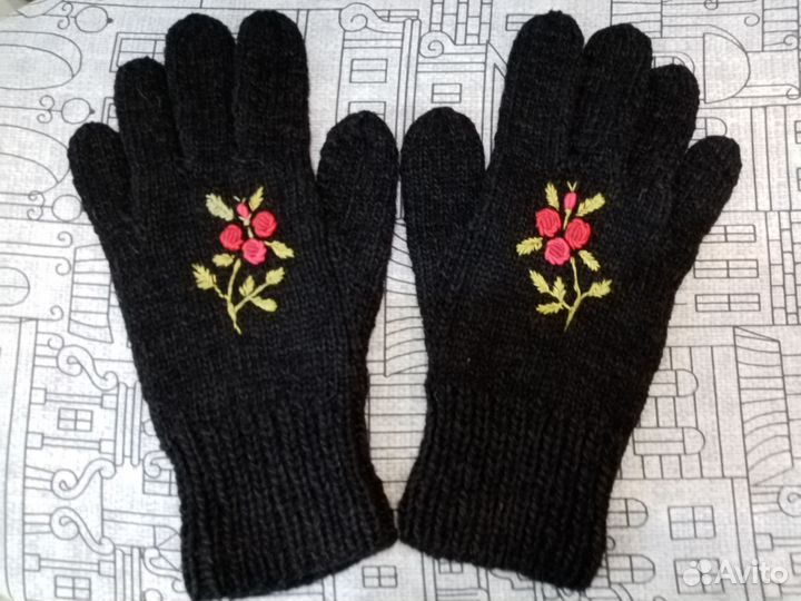 Вязаные женские перчатки