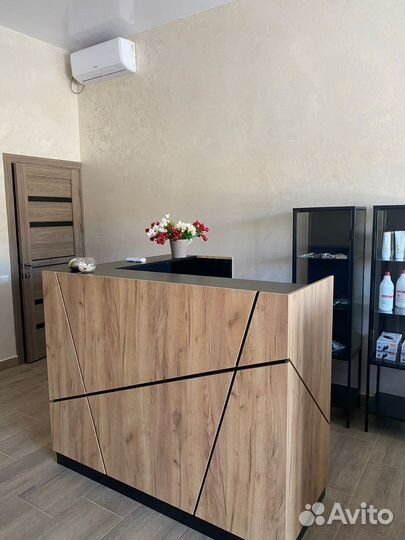 Новая стойка ресепшен