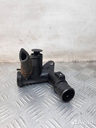 Фланец (тройник) системы охлаждения Ford Mondeo